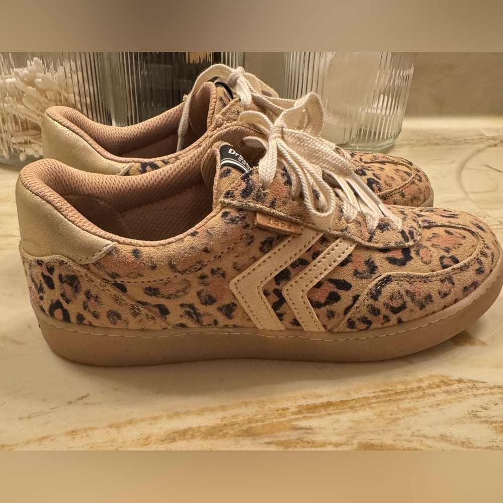 Dr. Scholl's Rebel Sport Sneaker Leopard Print Casual Sneakers suede sz 6.5